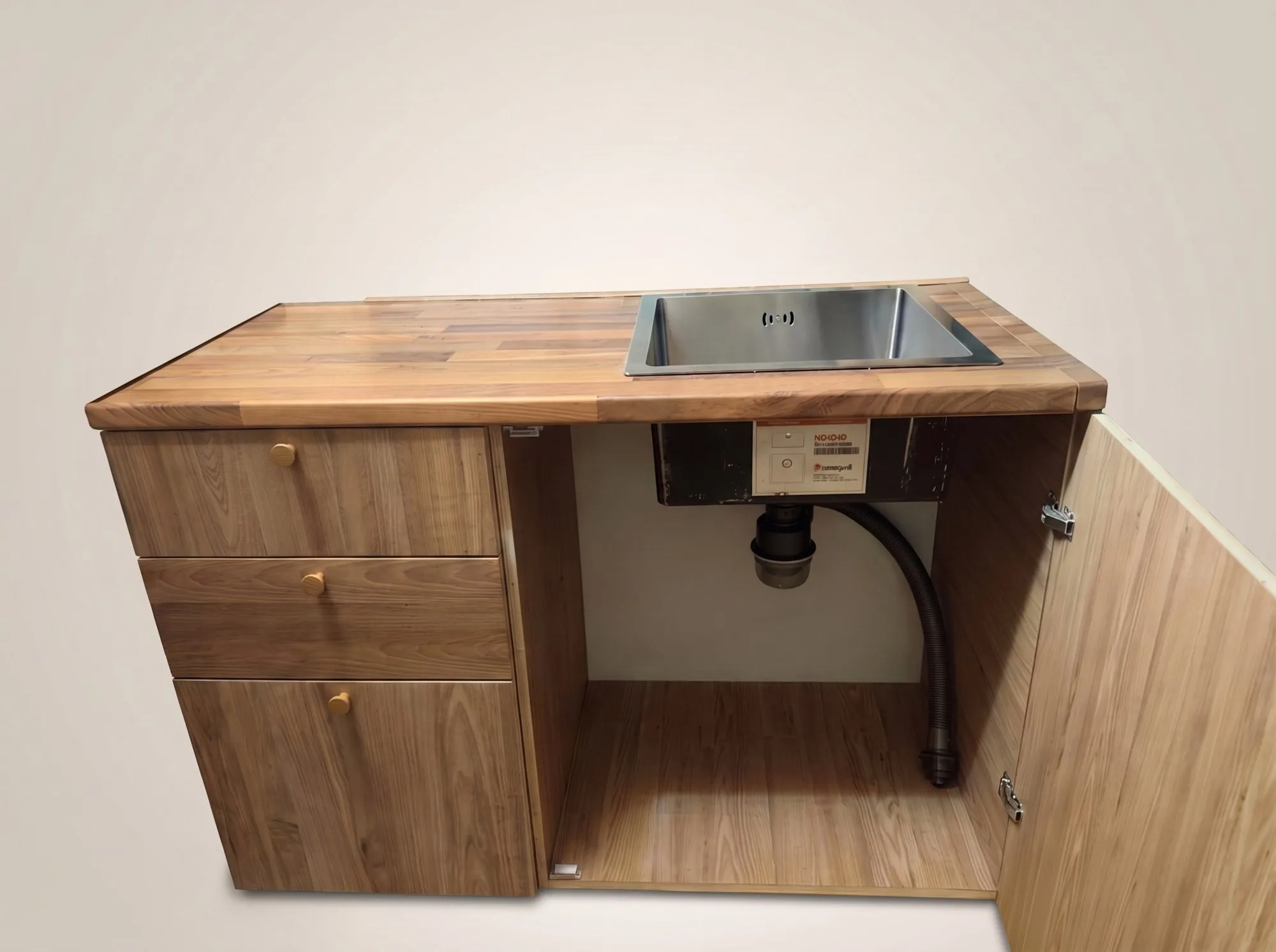 Módulo de cocina con fregadero. Camperización de Alhóndiga Camper